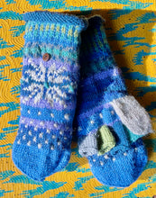Load image into Gallery viewer, GLOVES- Snowflake Sky Gloves - 3 Colors
