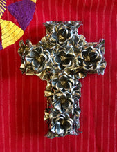 Load image into Gallery viewer, CROSS - Roses Tin Cross