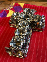 Load image into Gallery viewer, CROSS - Roses Tin Cross