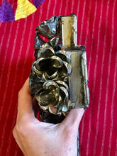 Load image into Gallery viewer, CROSS - Roses Tin Cross