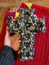 Load image into Gallery viewer, CROSS - Roses Tin Cross