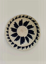 Load image into Gallery viewer, BASKET - Medium Burst B &amp; W
