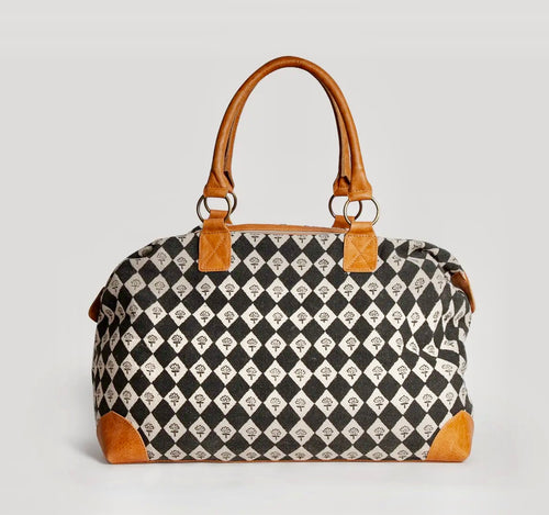 WEEKENDER - Harlequin Flowers